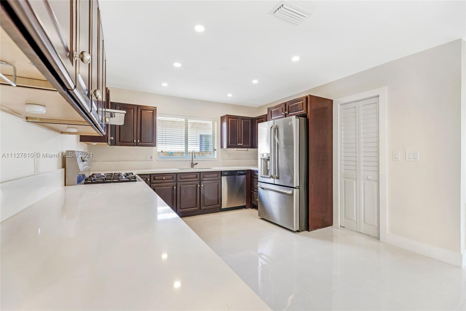 HOLLYWOOD LAKES SEC - Residential Lease