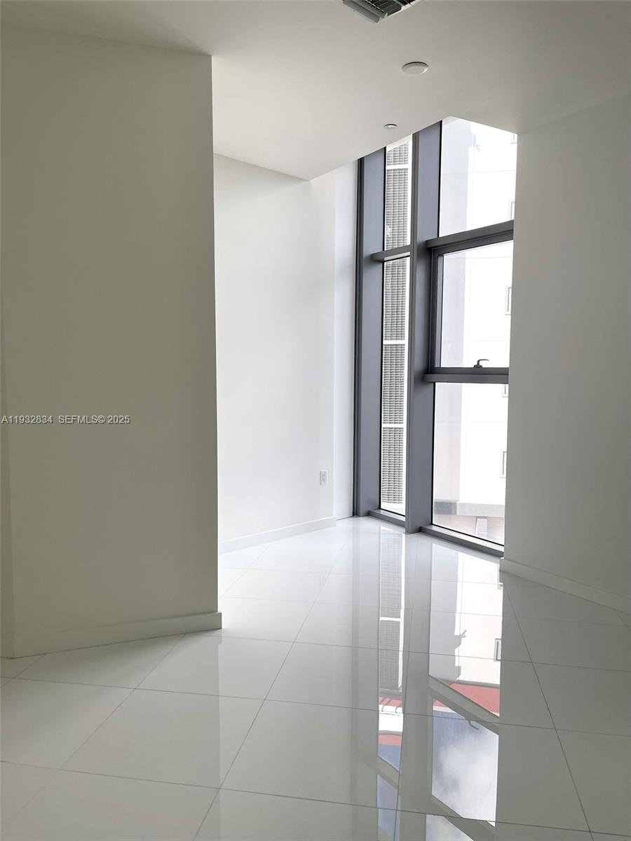PARAMOUNT MIAMI WORLDCENT - Residential