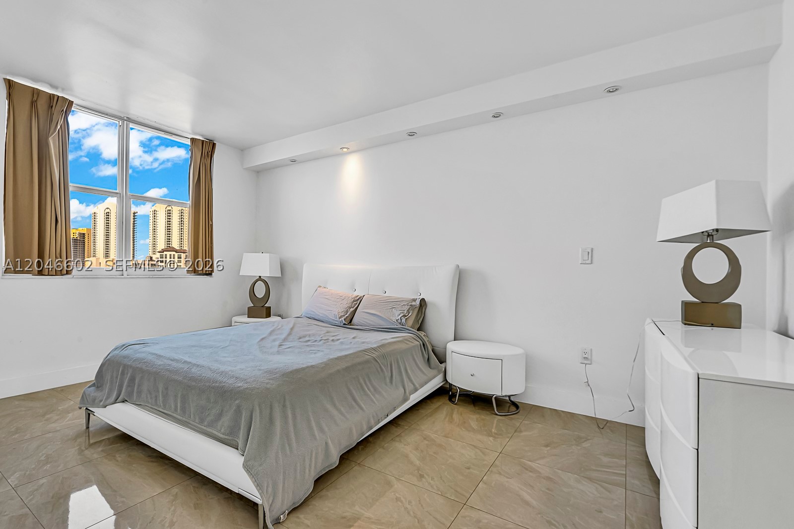 ARLEN HOUSE CONDO - Residential