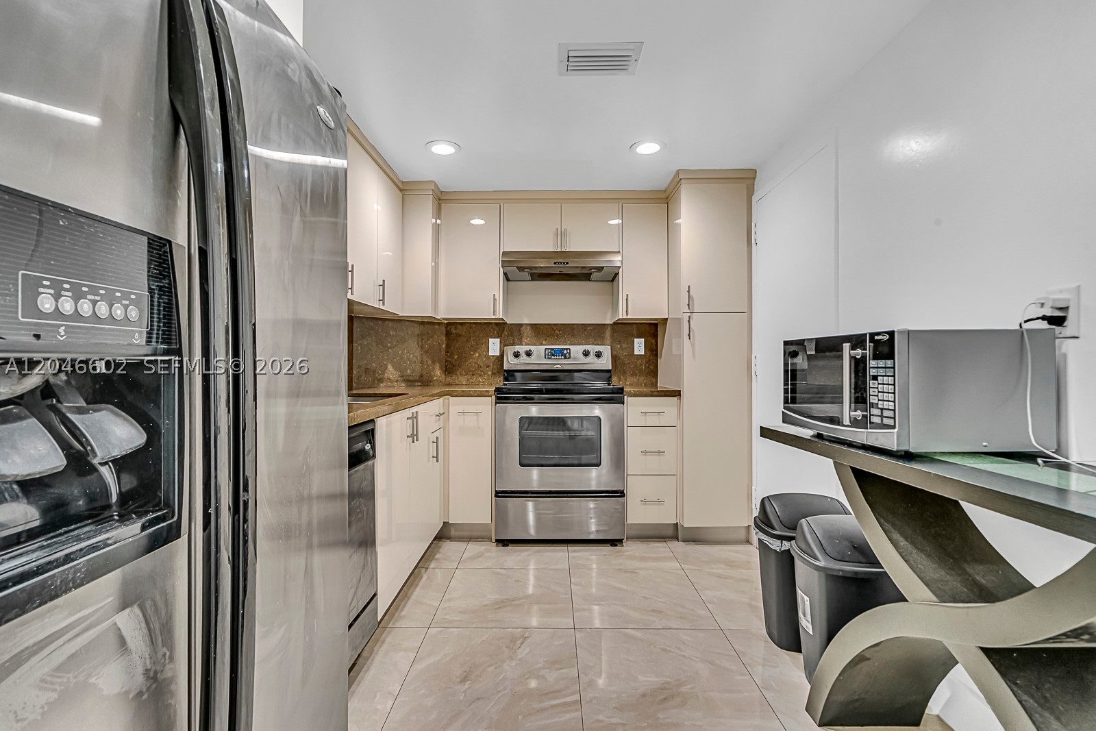 ARLEN HOUSE CONDO - Residential