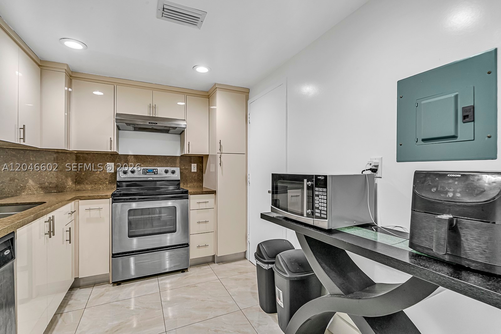 ARLEN HOUSE CONDO - Residential