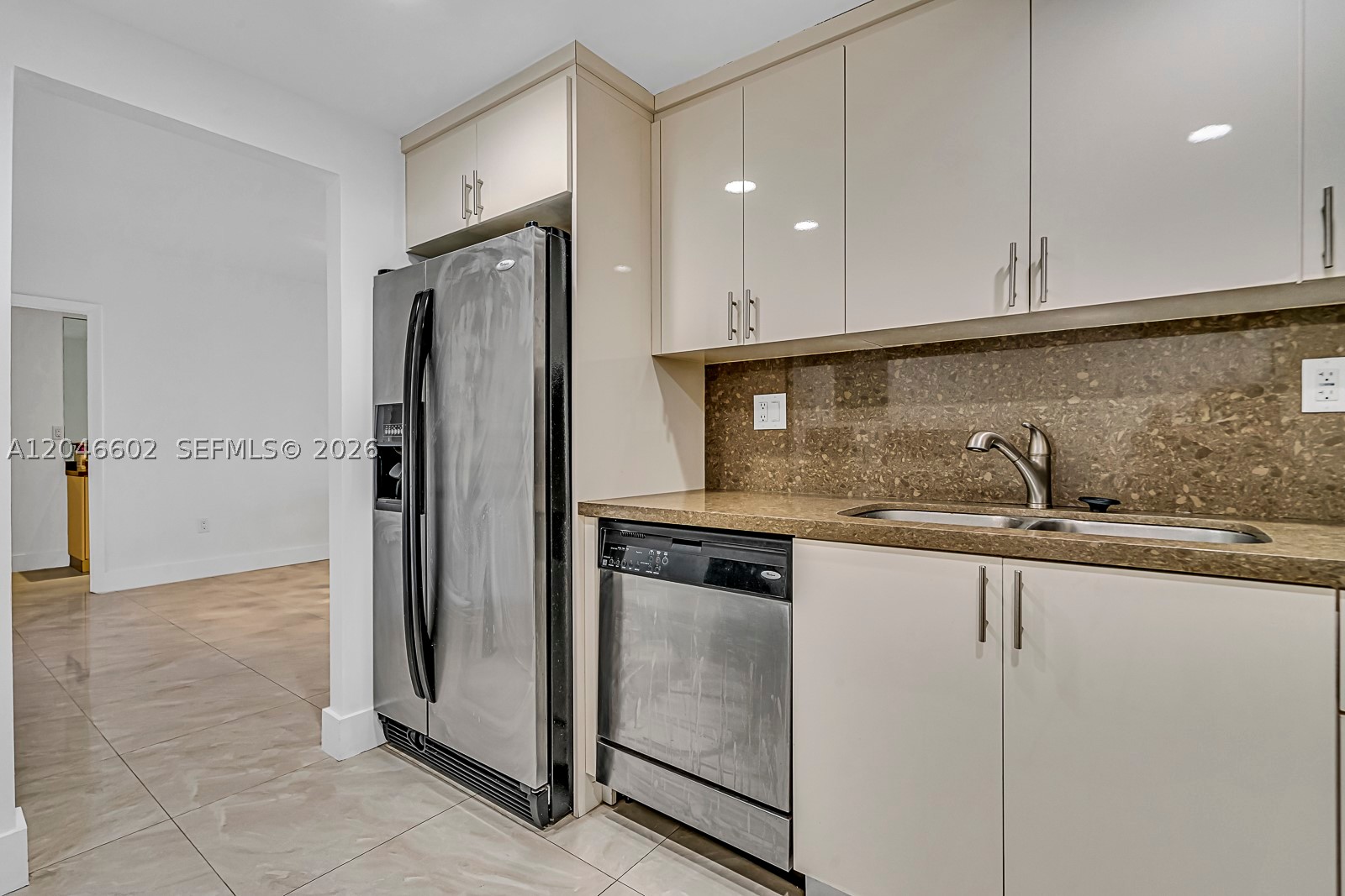ARLEN HOUSE CONDO - Residential