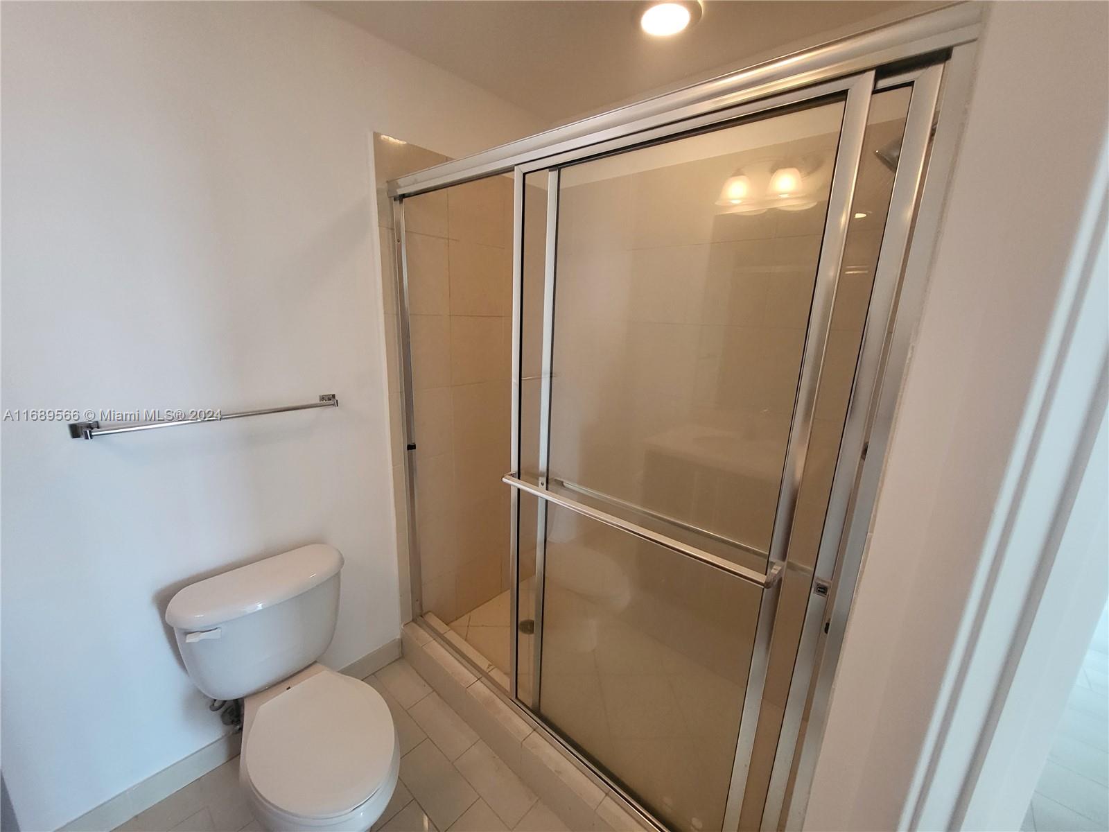 THE AXIS ON BRICKELL II C - Residential Lease
