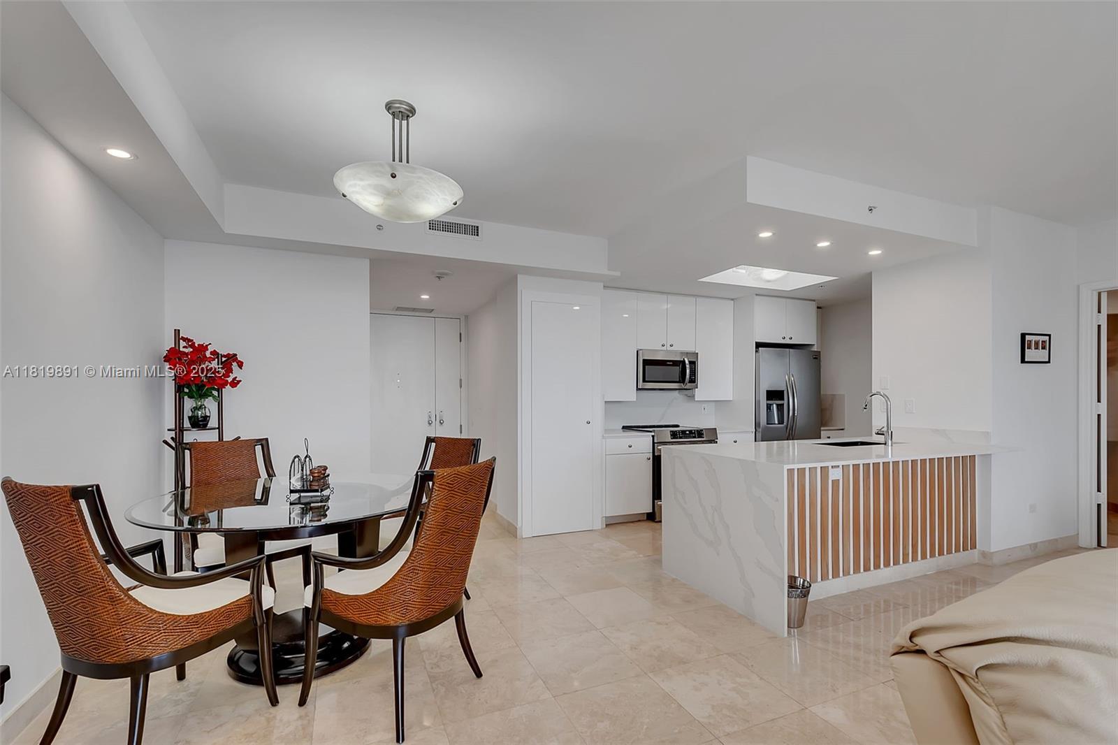 THREE TEQUESTA POINT COND - Residential