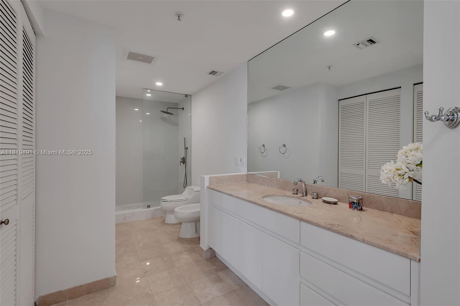 THREE TEQUESTA POINT COND - Residential