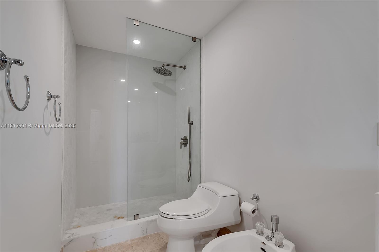 THREE TEQUESTA POINT COND - Residential