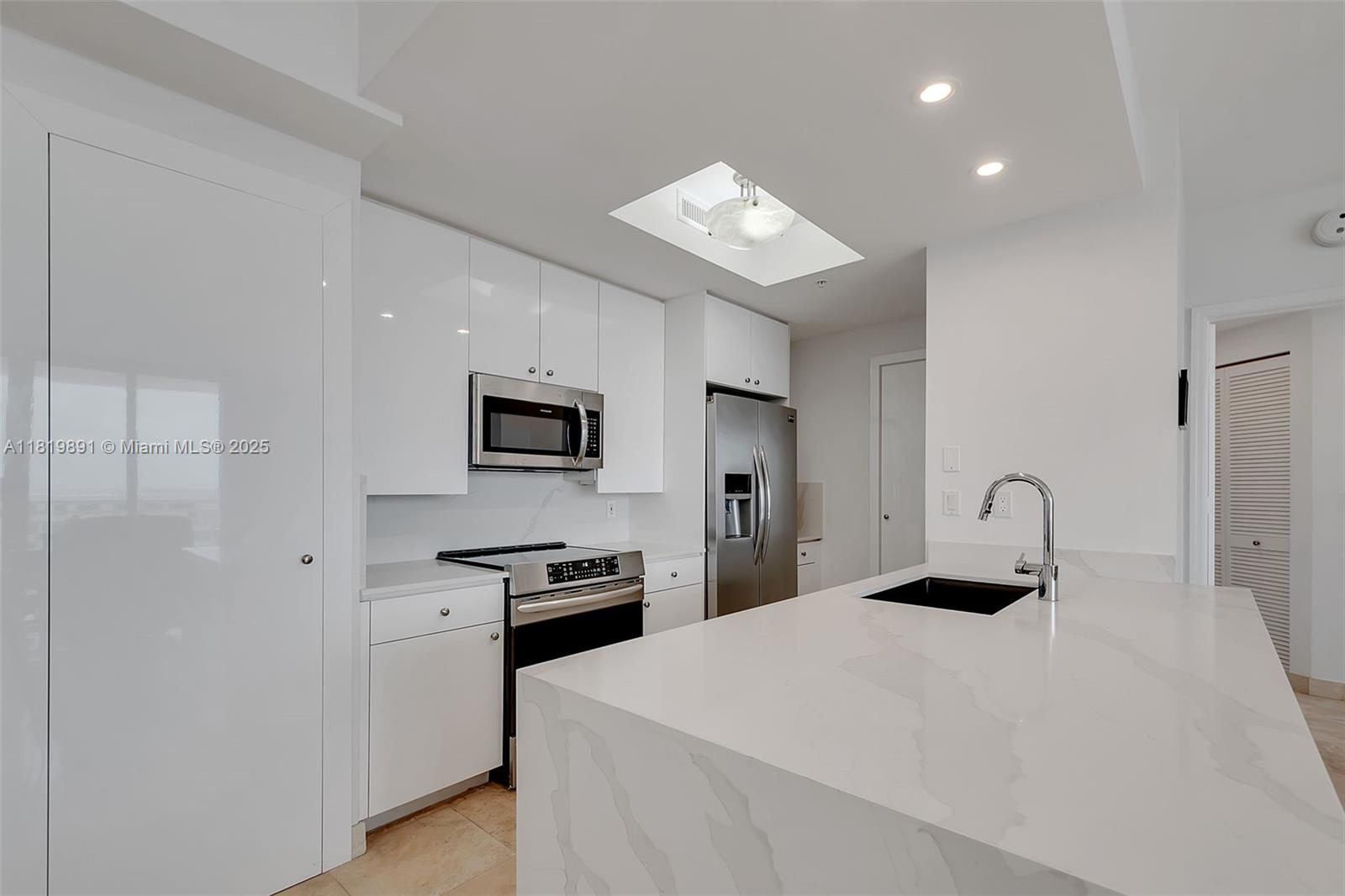 THREE TEQUESTA POINT COND - Residential