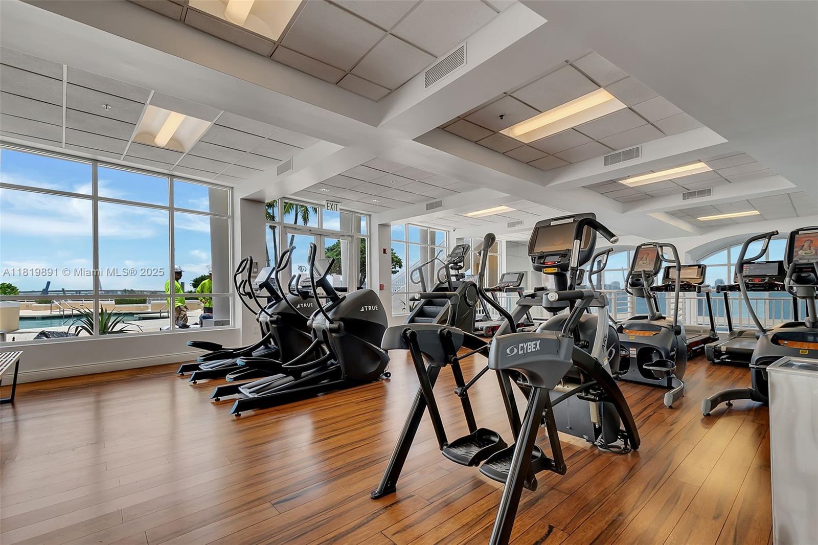 THREE TEQUESTA POINT COND - Residential
