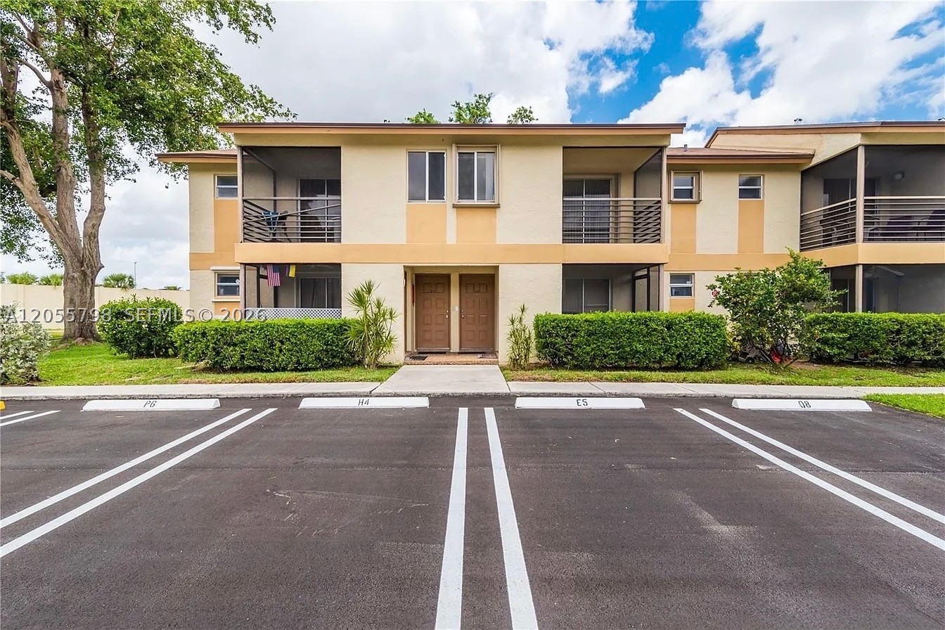 Enjoy all that Pompano Beach has to offer in this beautiful condo at Gardens North! This spacious 1BD/1BA includes an additional den, laminated flooring, granite countertops, washer and dryer, a screened balcony, and assigned parking. With an abundance of amenities such as bike/jog path, basketball courts, bbq/picnic area, clubhouse-clubroom, exercise room, pool and tennis courts, you’ll never be left bored at Gardens North. Located in a very private community but also moments away from supermarkets, shops, entertainment and quick access to highways.