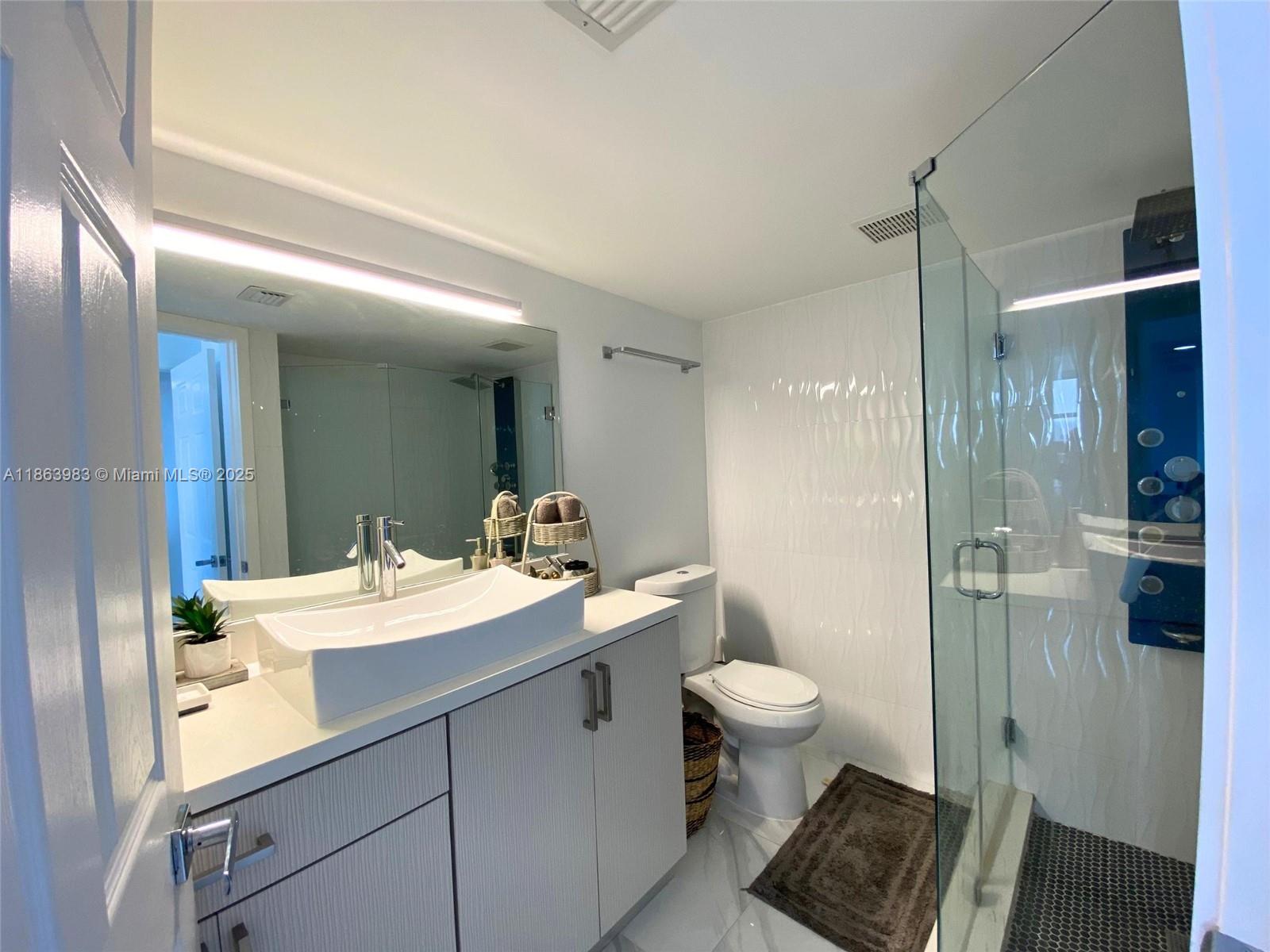MYSTIC POINTE TOWER 500 C - Residential