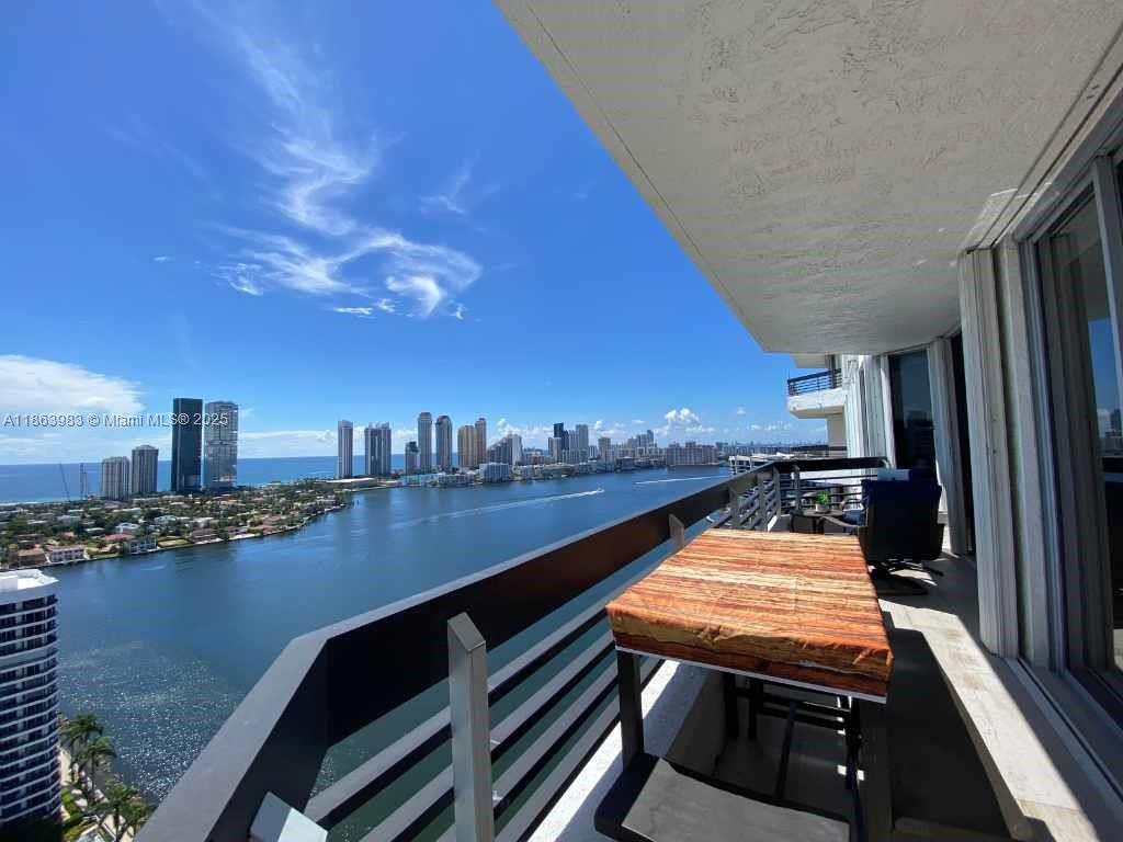 MYSTIC POINTE TOWER 500 C - Residential