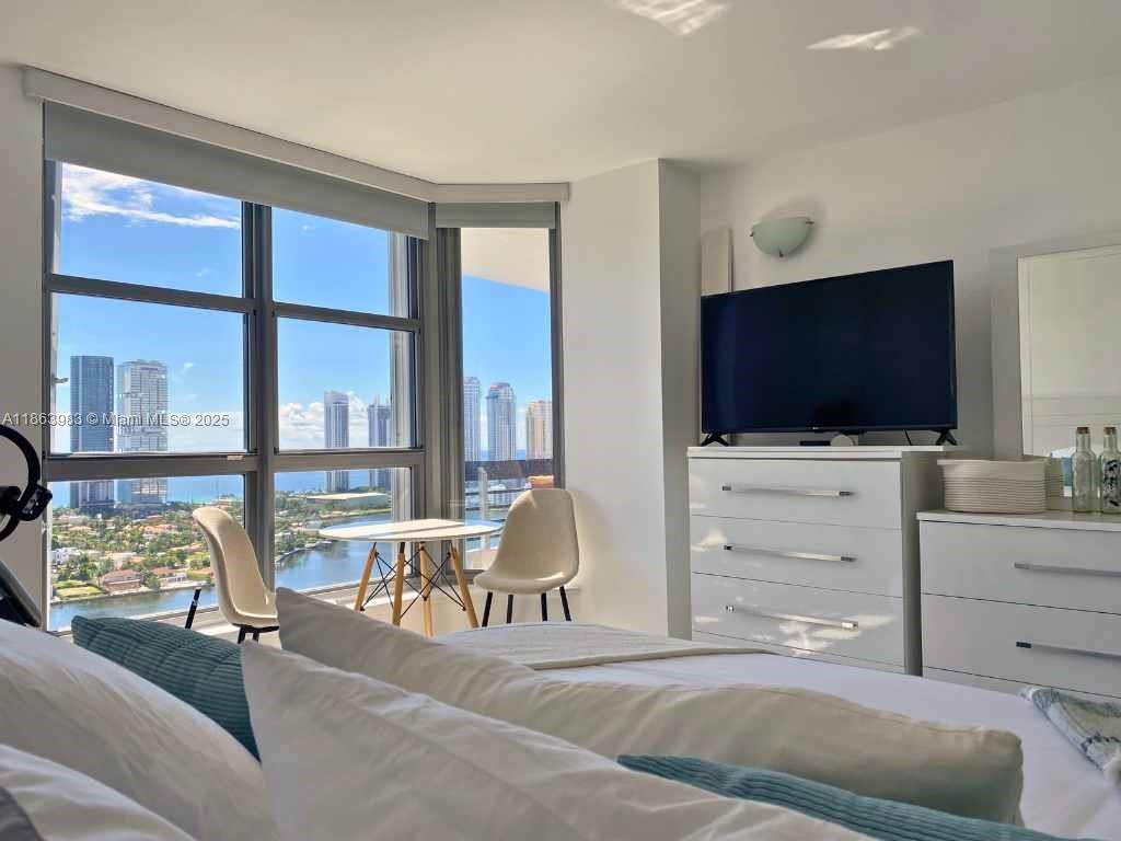 MYSTIC POINTE TOWER 500 C - Residential
