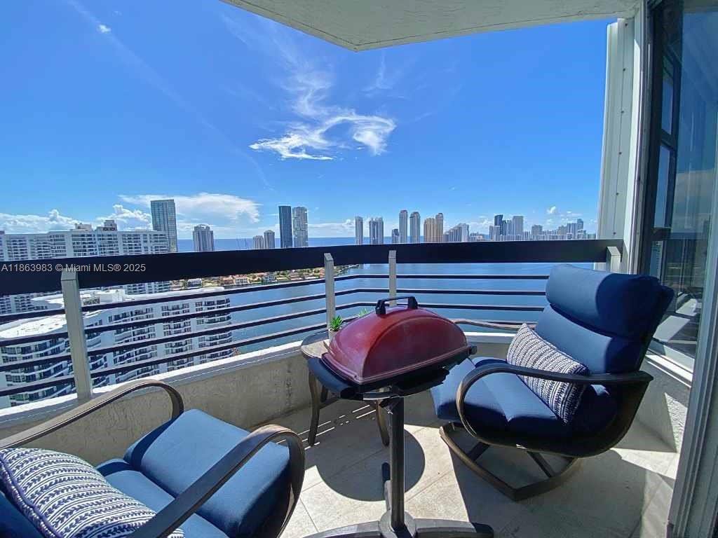 MYSTIC POINTE TOWER 500 C - Residential