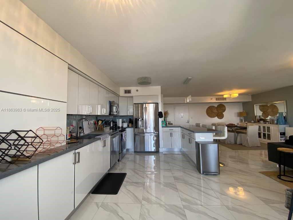 MYSTIC POINTE TOWER 500 C - Residential