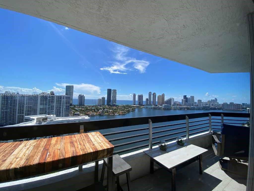 MYSTIC POINTE TOWER 500 C - Residential