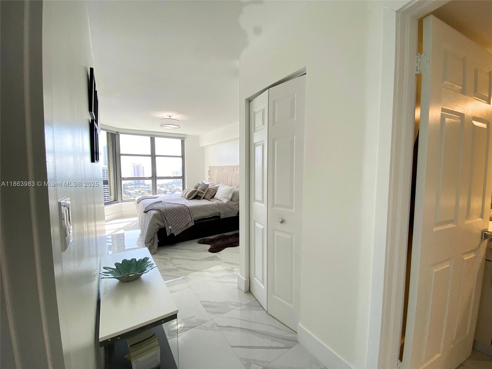 MYSTIC POINTE TOWER 500 C - Residential