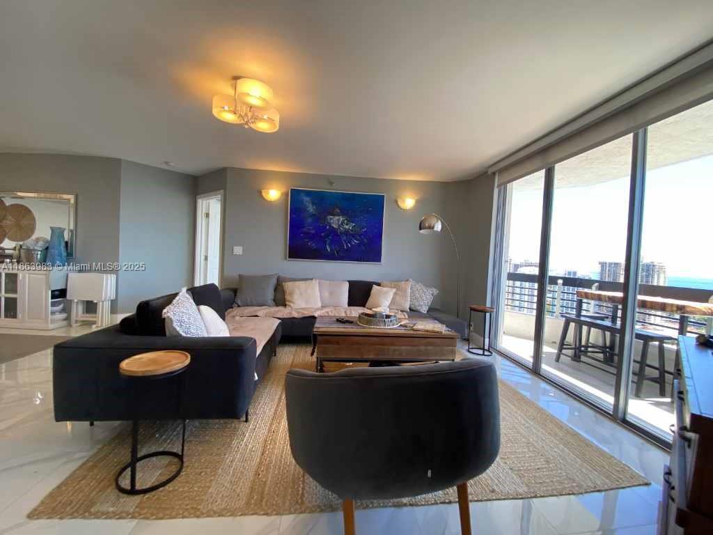 MYSTIC POINTE TOWER 500 C - Residential