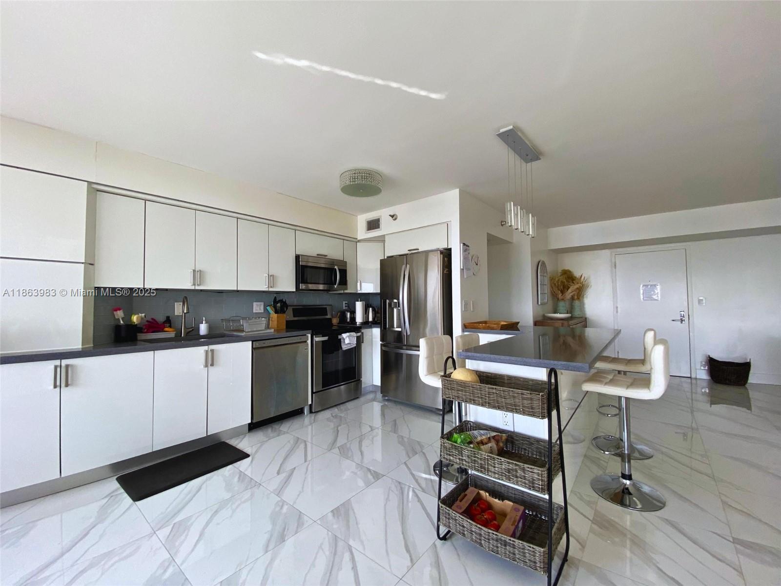 MYSTIC POINTE TOWER 500 C - Residential