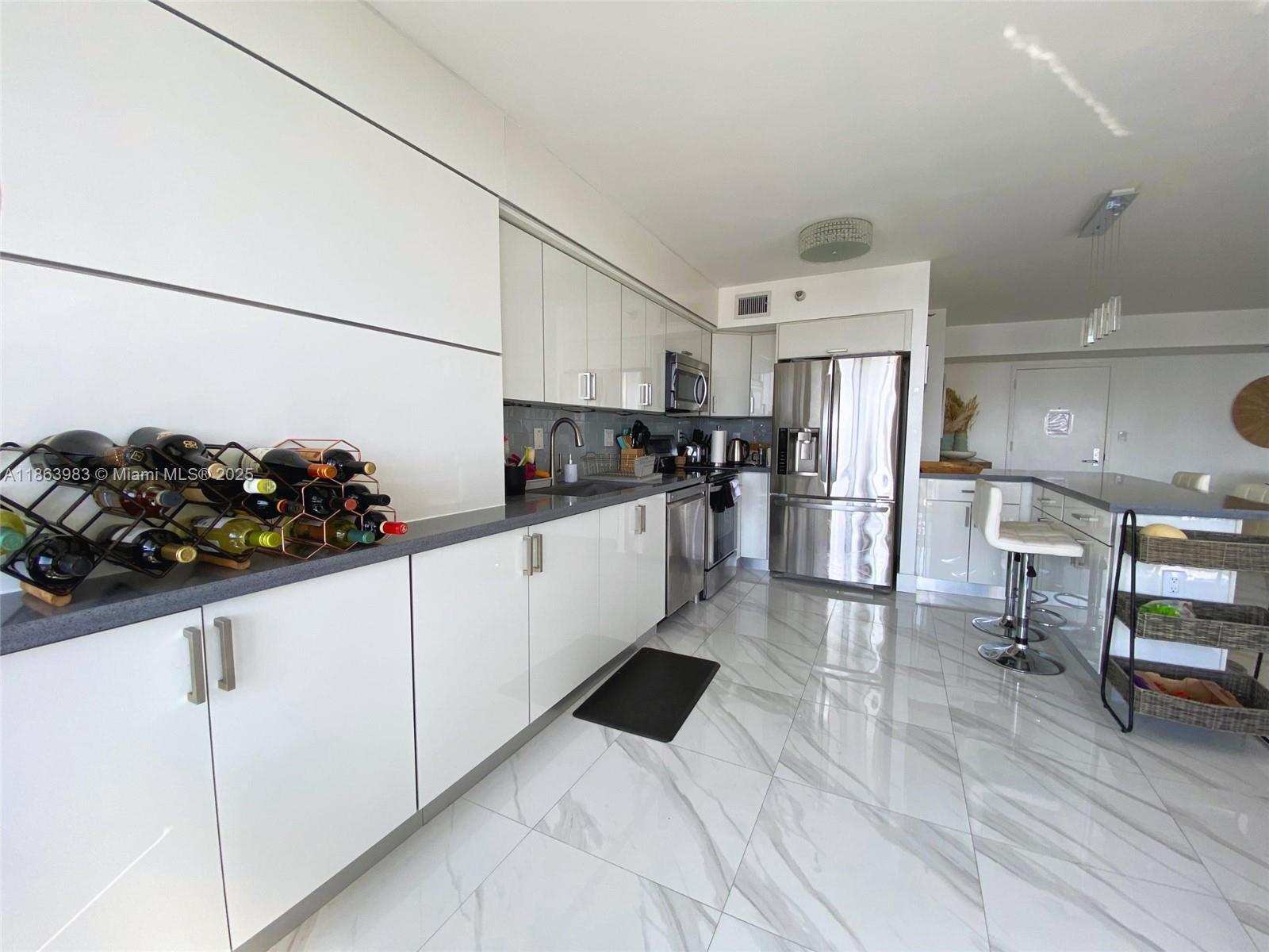 MYSTIC POINTE TOWER 500 C - Residential