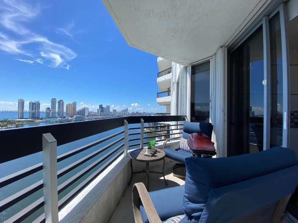 MYSTIC POINTE TOWER 500 C - Residential