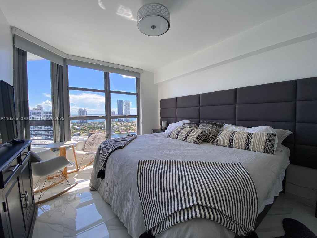 MYSTIC POINTE TOWER 500 C - Residential