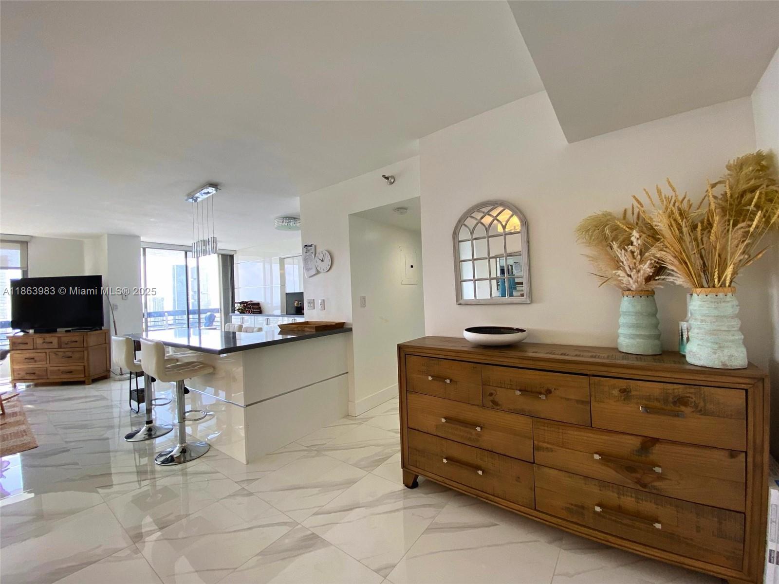 MYSTIC POINTE TOWER 500 C - Residential