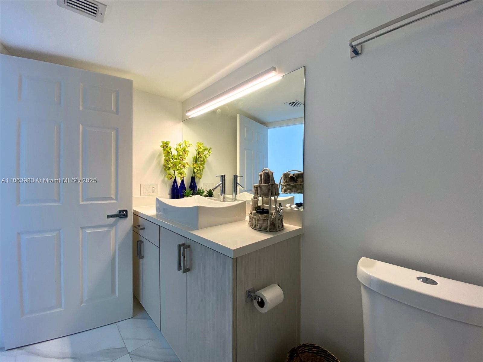 MYSTIC POINTE TOWER 500 C - Residential