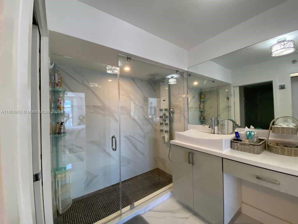 MYSTIC POINTE TOWER 500 C - Residential