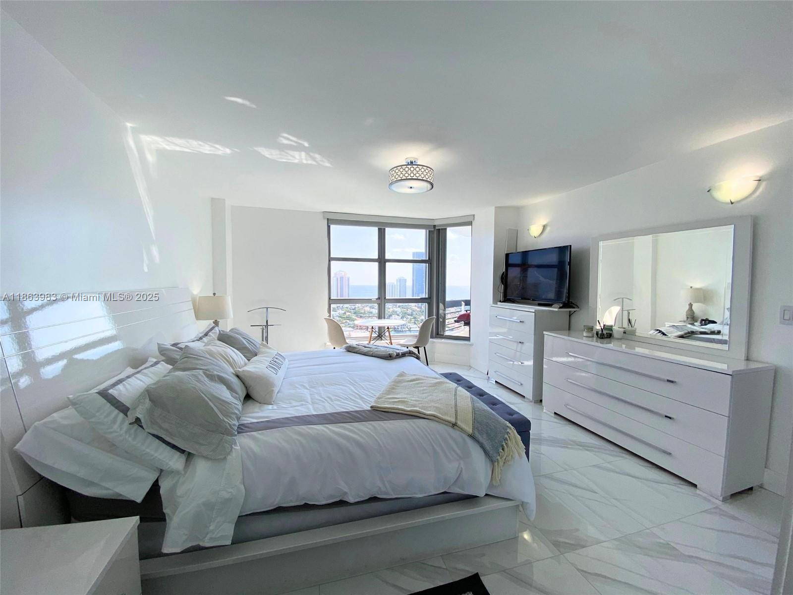 MYSTIC POINTE TOWER 500 C - Residential