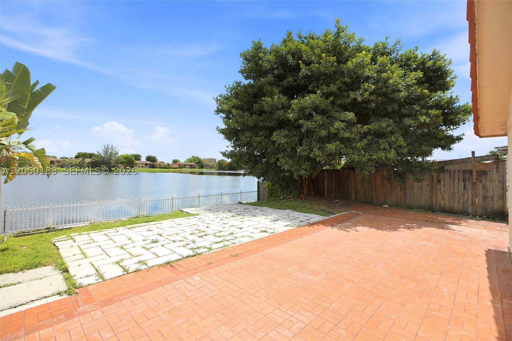 EL PRADO BY THE LAKE - Residential