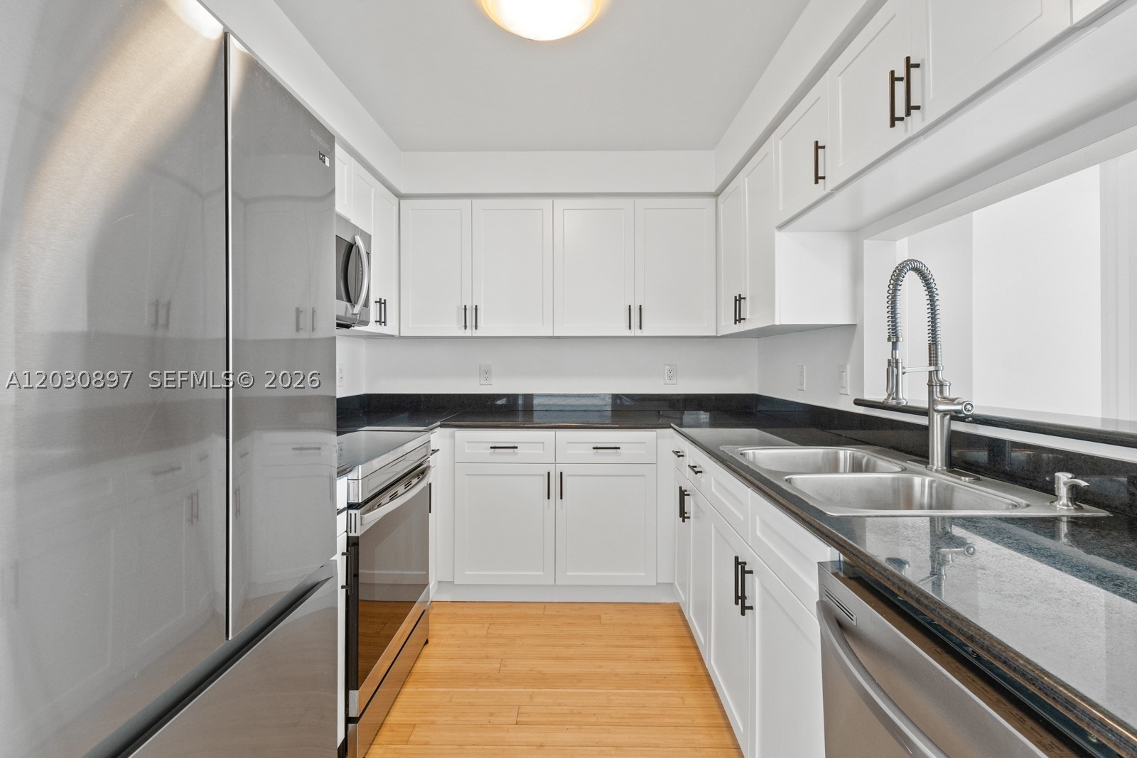 THE METROPOLITAN CONDO - Residential Lease
