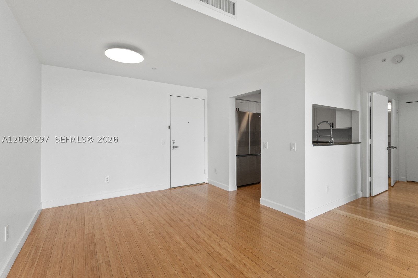 THE METROPOLITAN CONDO - Residential Lease