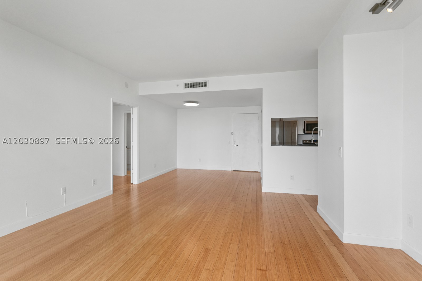 THE METROPOLITAN CONDO - Residential Lease