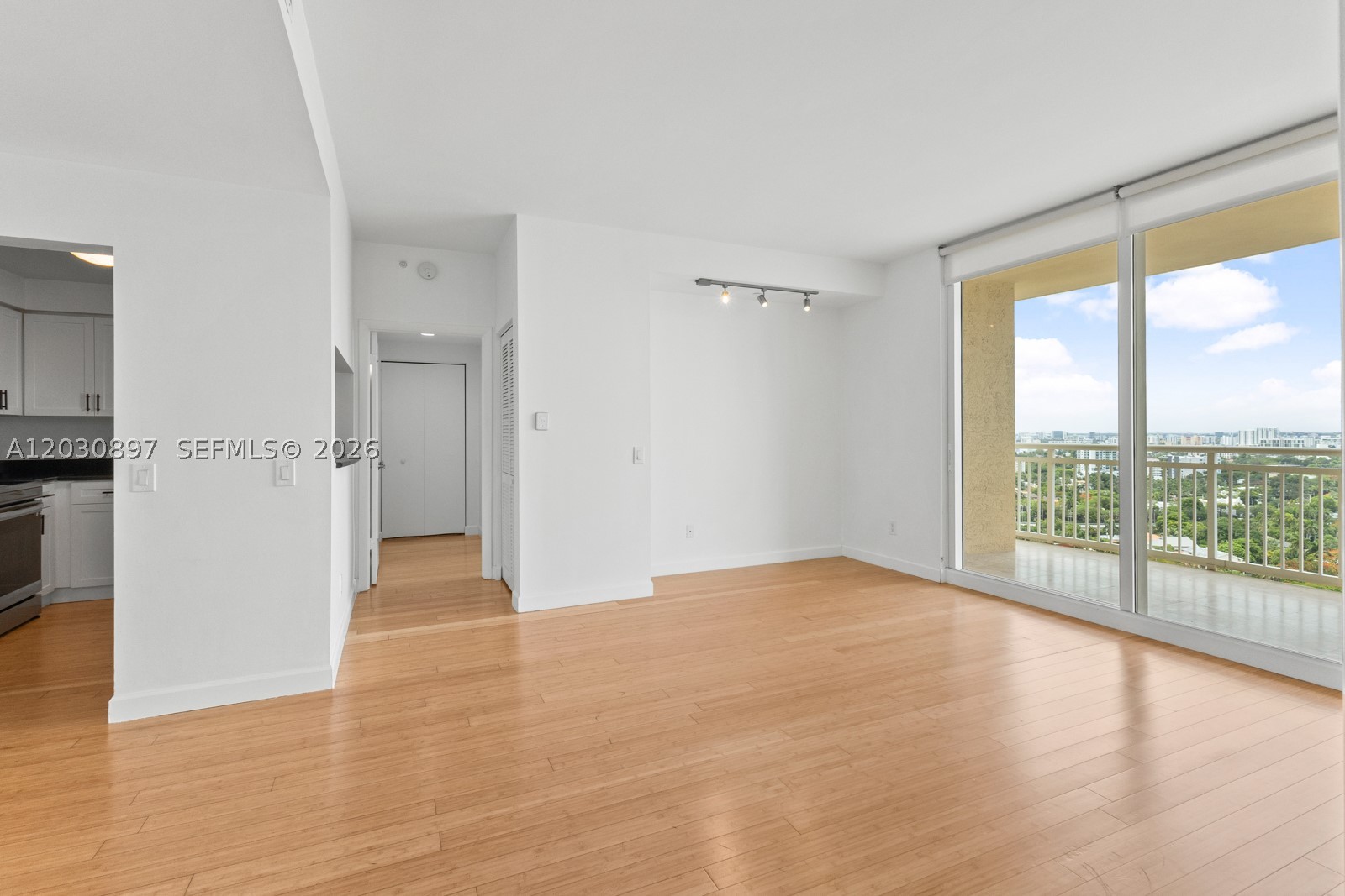 THE METROPOLITAN CONDO - Residential Lease