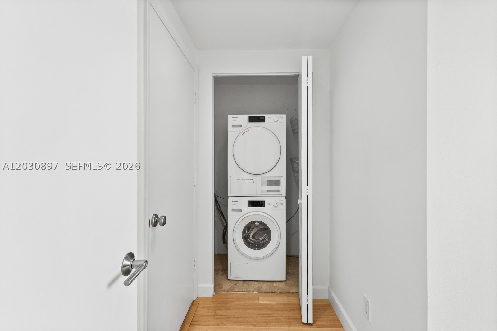THE METROPOLITAN CONDO - Residential Lease