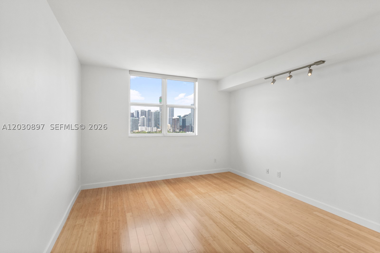 THE METROPOLITAN CONDO - Residential Lease
