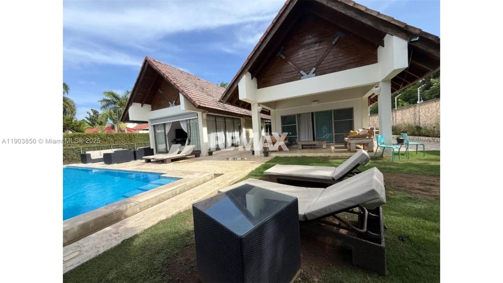 Villa Athenas - Residential