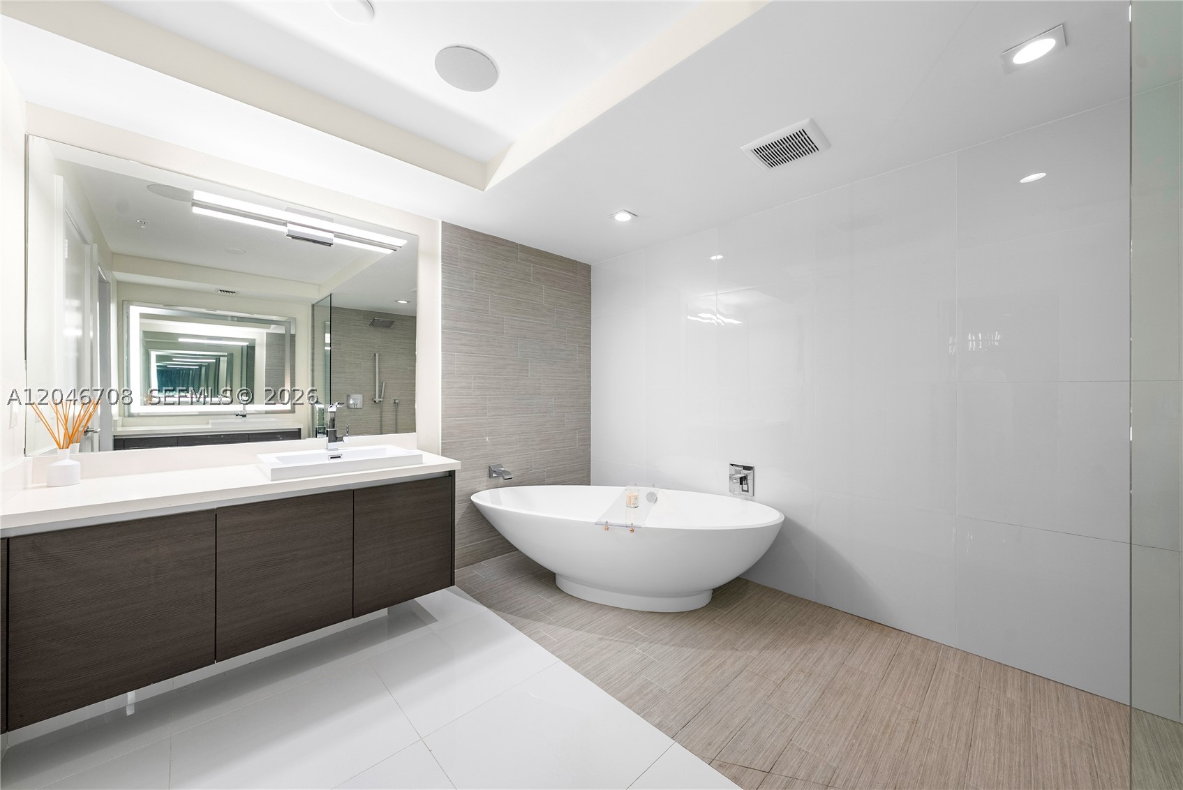 PARQUE TOWERS CONDO - Residential