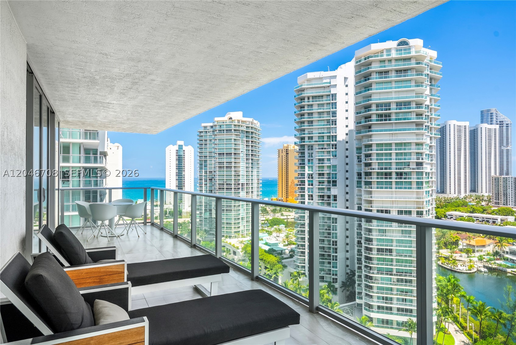 PARQUE TOWERS CONDO - Residential