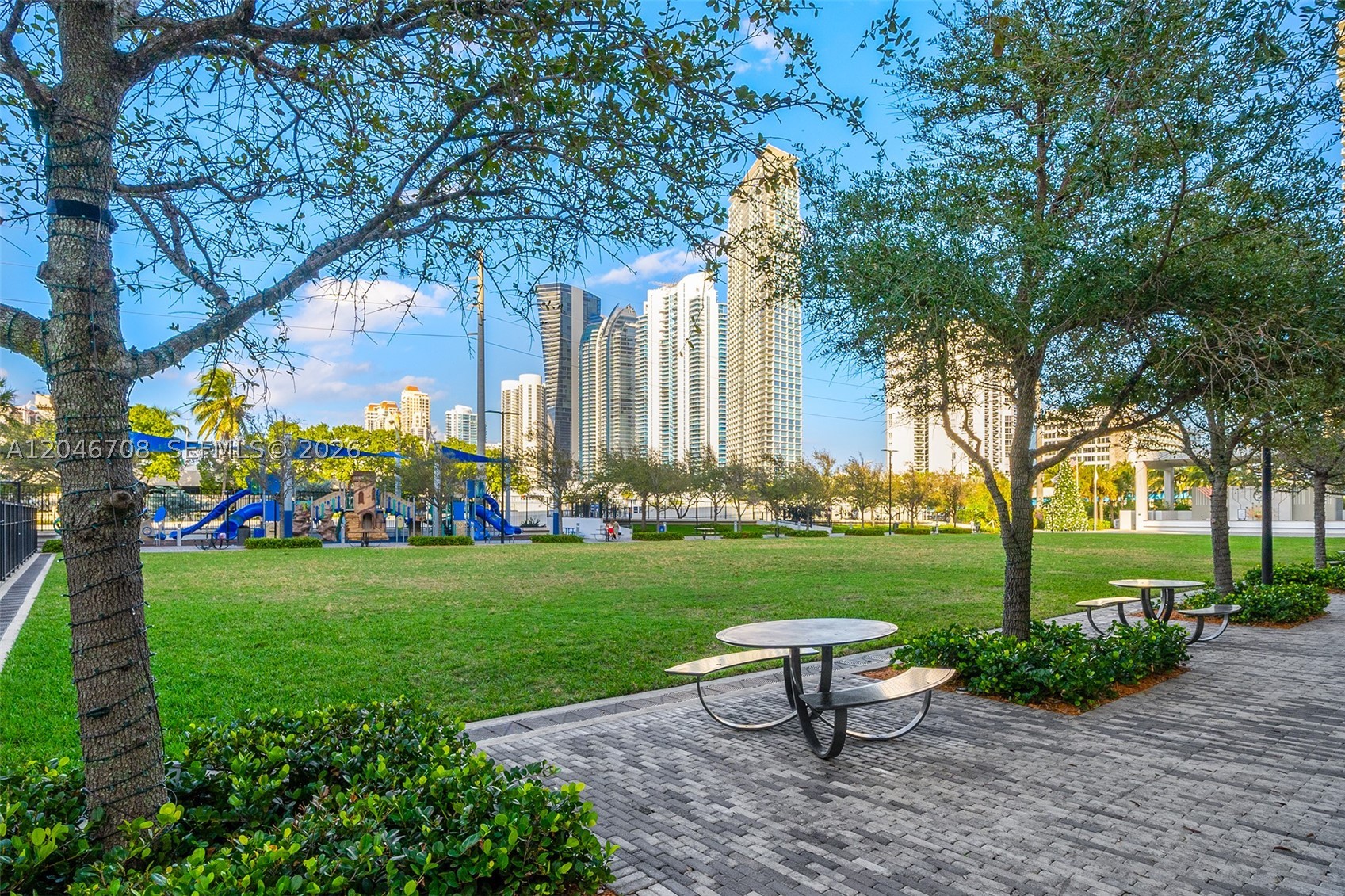 PARQUE TOWERS CONDO - Residential