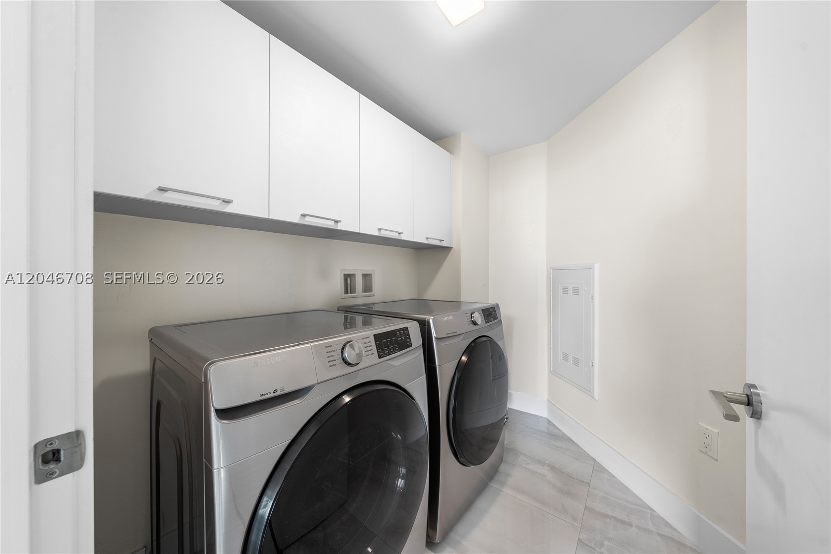 PARQUE TOWERS CONDO - Residential