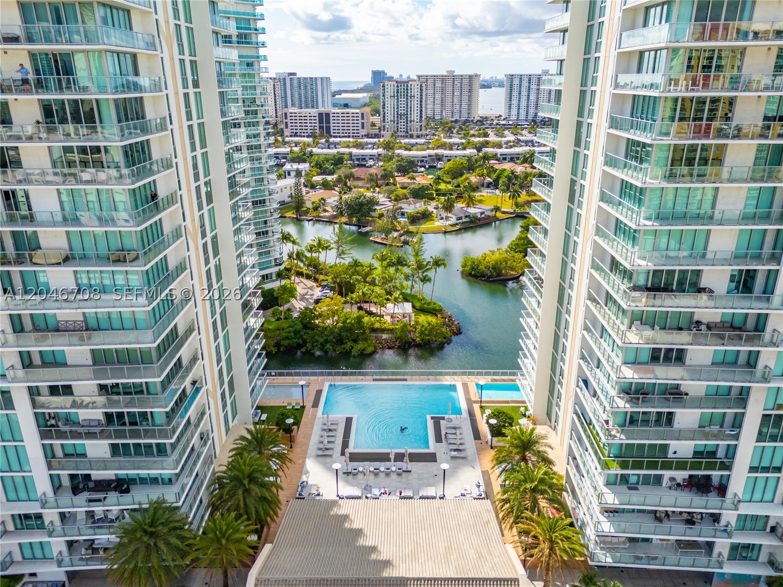 PARQUE TOWERS CONDO - Residential