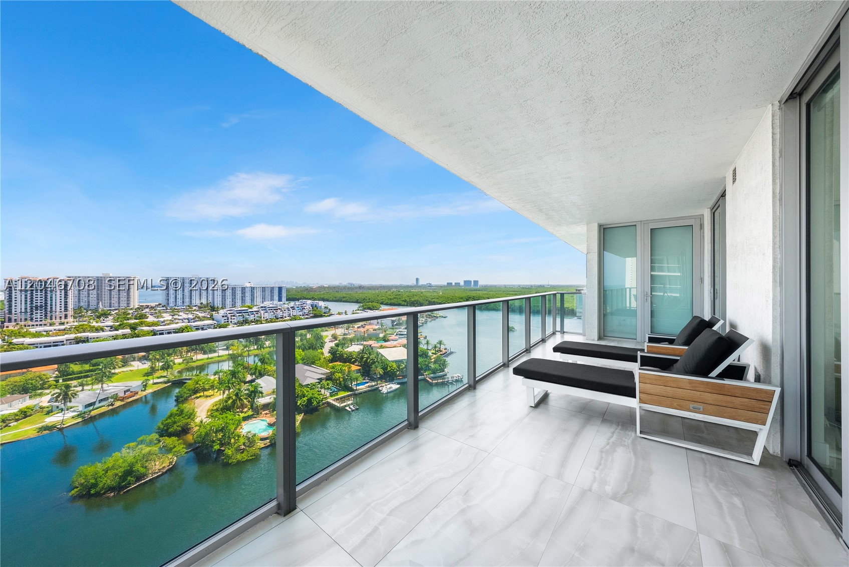 PARQUE TOWERS CONDO - Residential