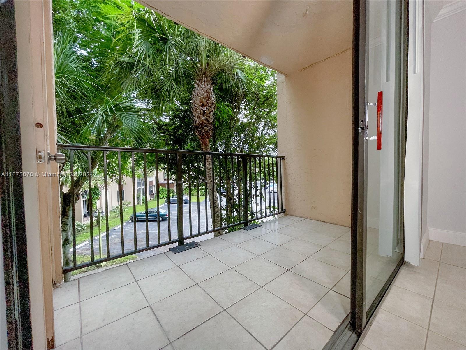 PROMENADE AT KENDALE LAKE - Residential Lease