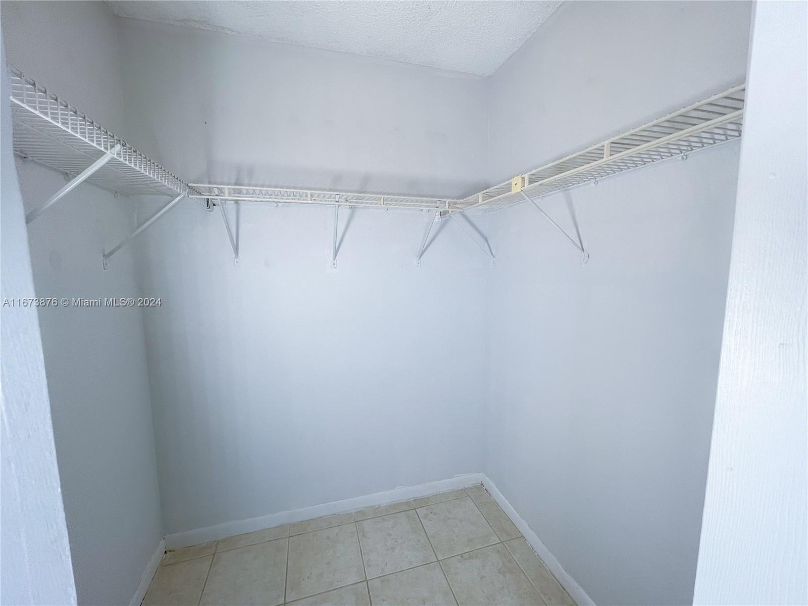 PROMENADE AT KENDALE LAKE - Residential Lease