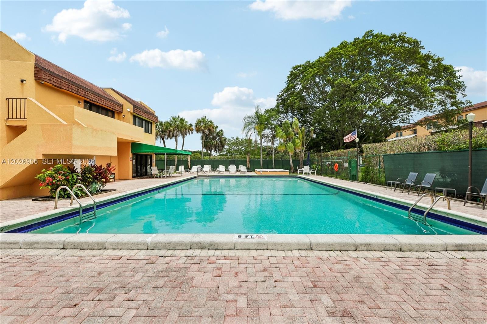 LAGO WEST CONDOMINIUM - Residential
