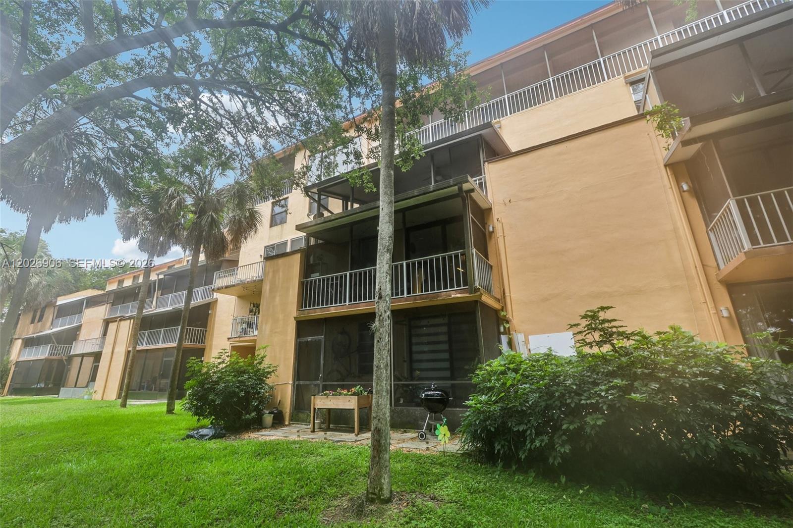 LAGO WEST CONDOMINIUM - Residential