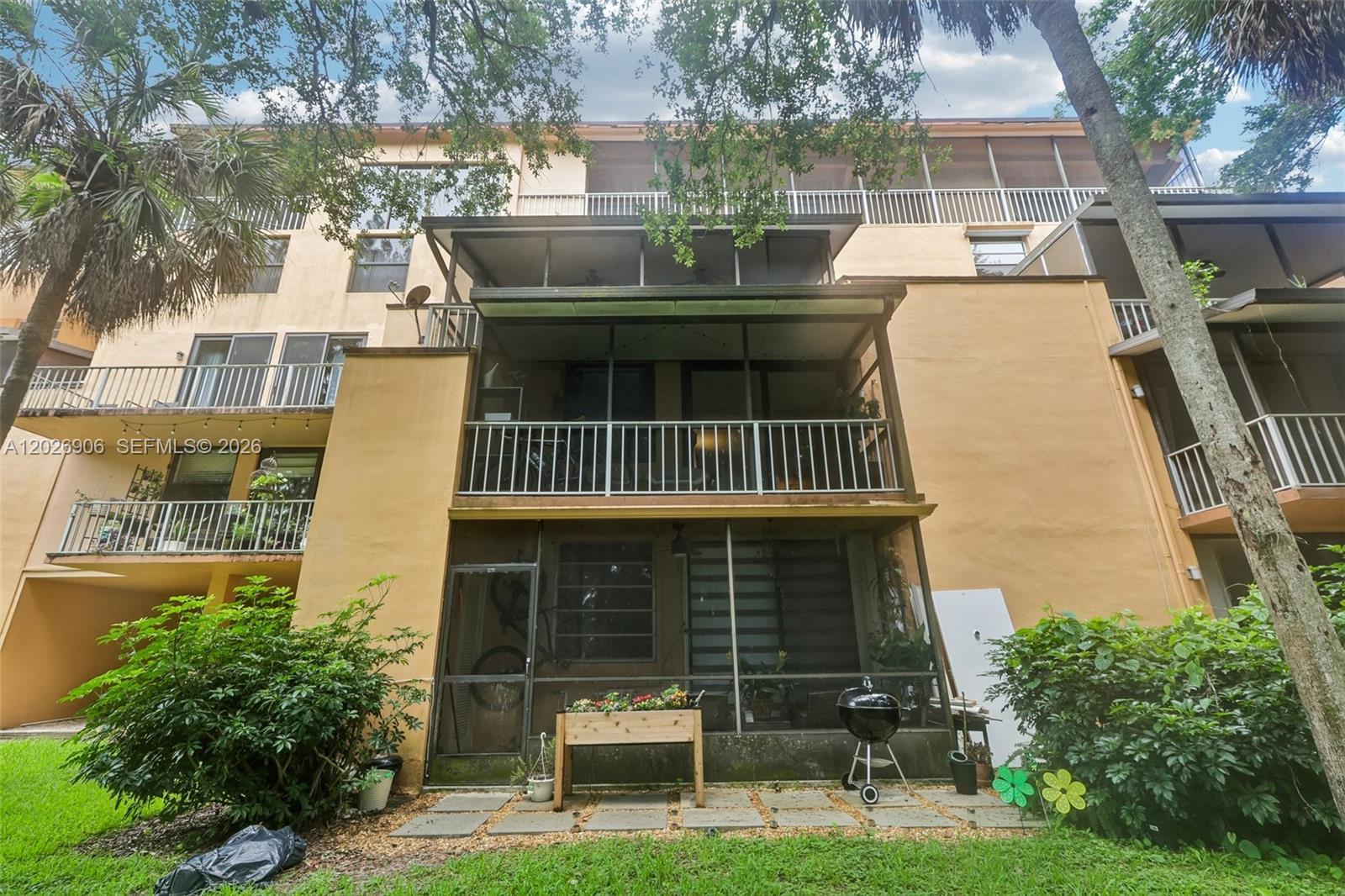 LAGO WEST CONDOMINIUM - Residential