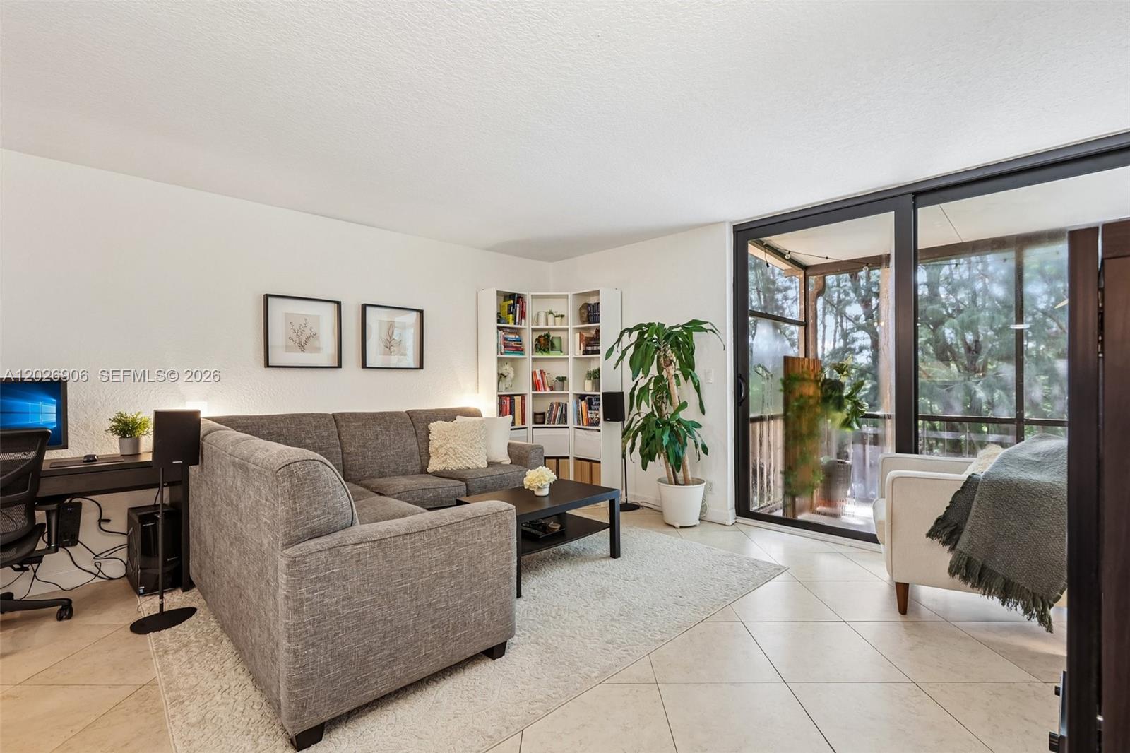 LAGO WEST CONDOMINIUM - Residential