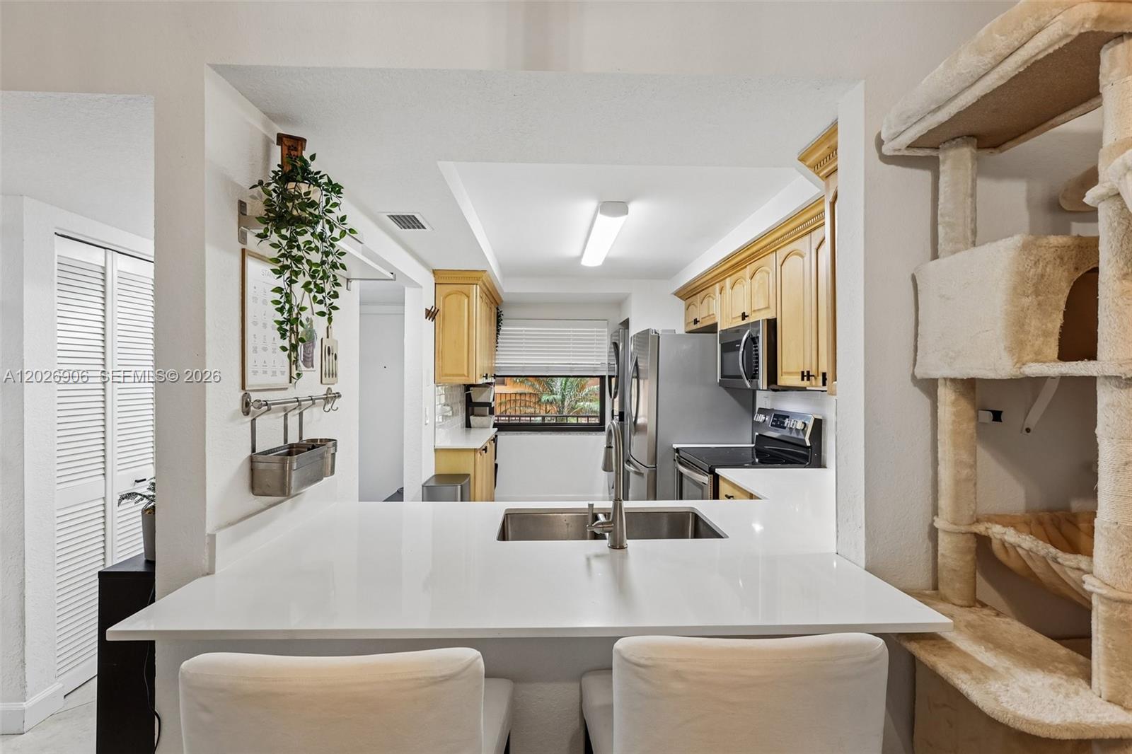 LAGO WEST CONDOMINIUM - Residential
